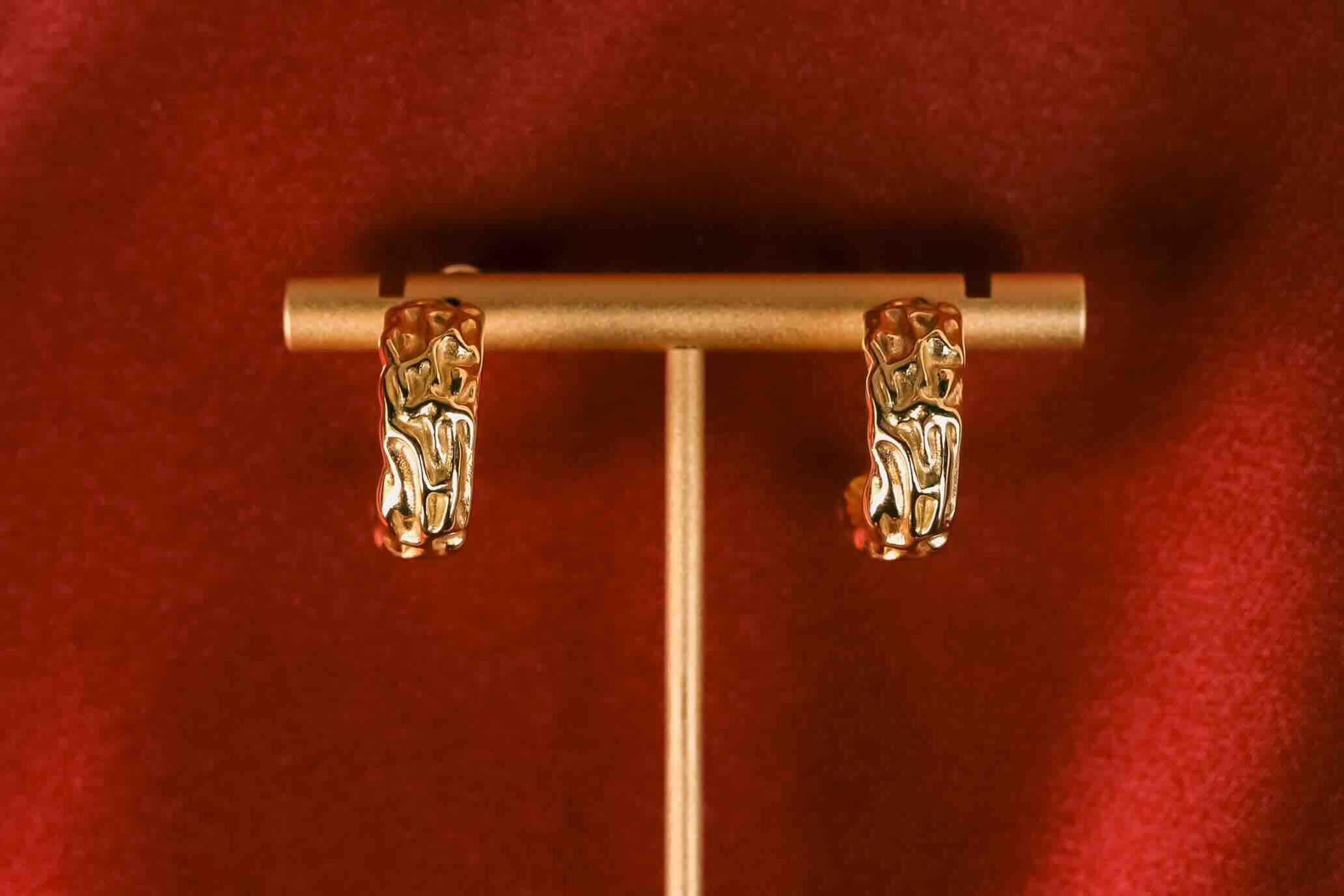 Kuona 18K gold-plated Lava C Hoop Earring