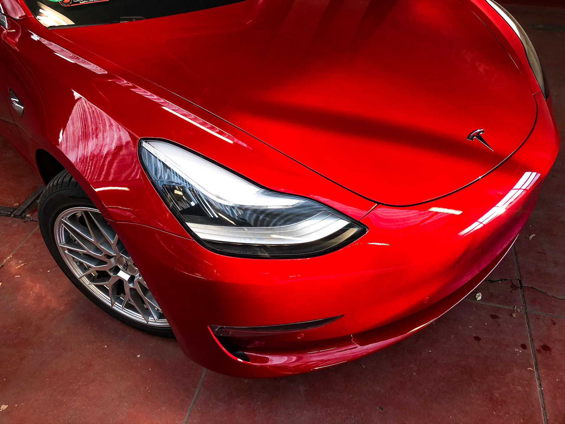 TESLA MODEL 3