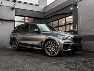 BMW X5 gewrapped in Satin Dark Grey