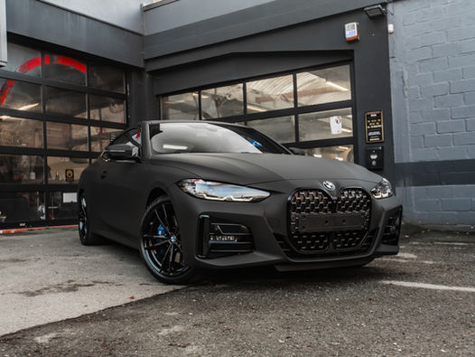 NIEUWE BMW 4 serie wrapped in Matrix Black