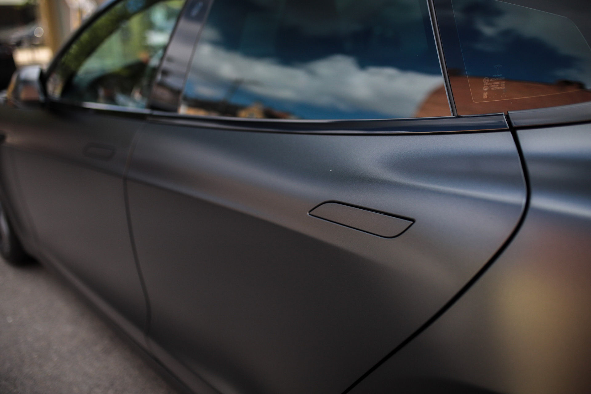 TESLA MODEL S - Satin Silky Black
