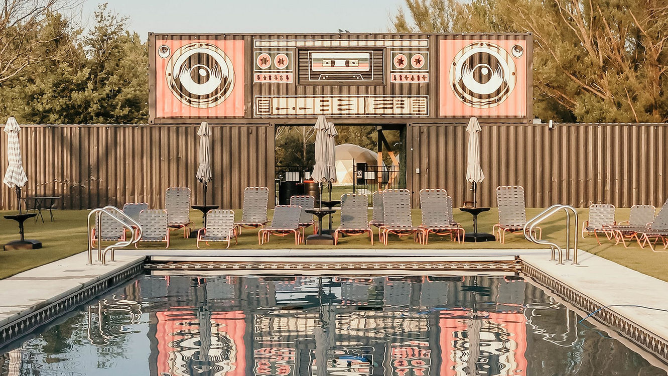 boom box container water refection
