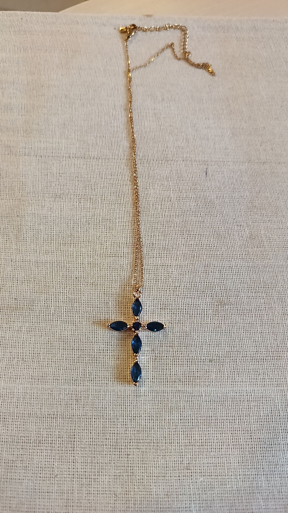 Miniature : Collier doré croix