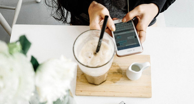 5 WAYS TO HAVE A HEALTHIER RELATIONSHIP WITH SOCIAL MEDIA