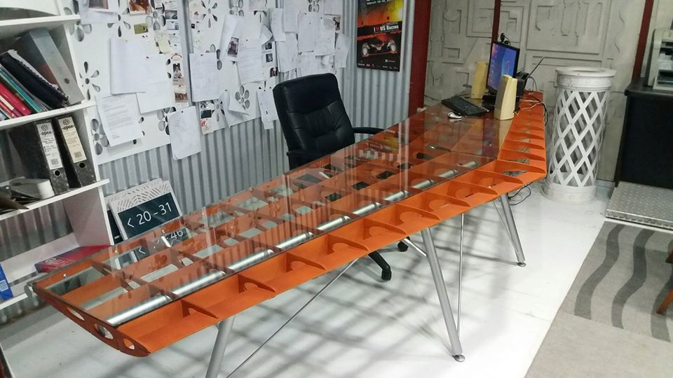 Wing Desk from glass/steel/wood