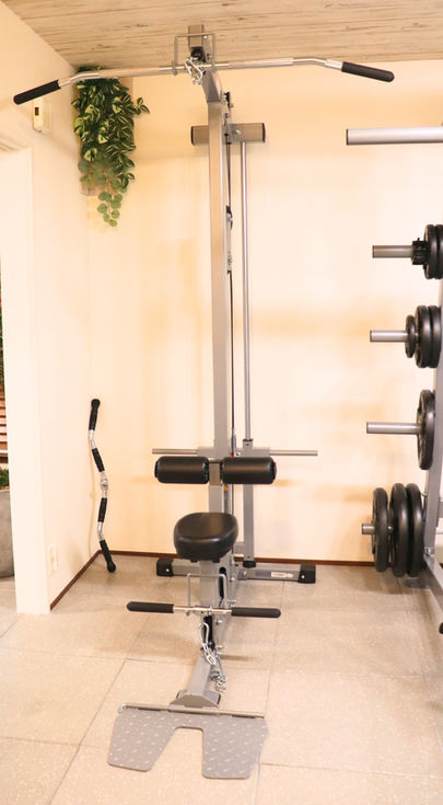 ケーブルマシン、ラットプルやローローに！