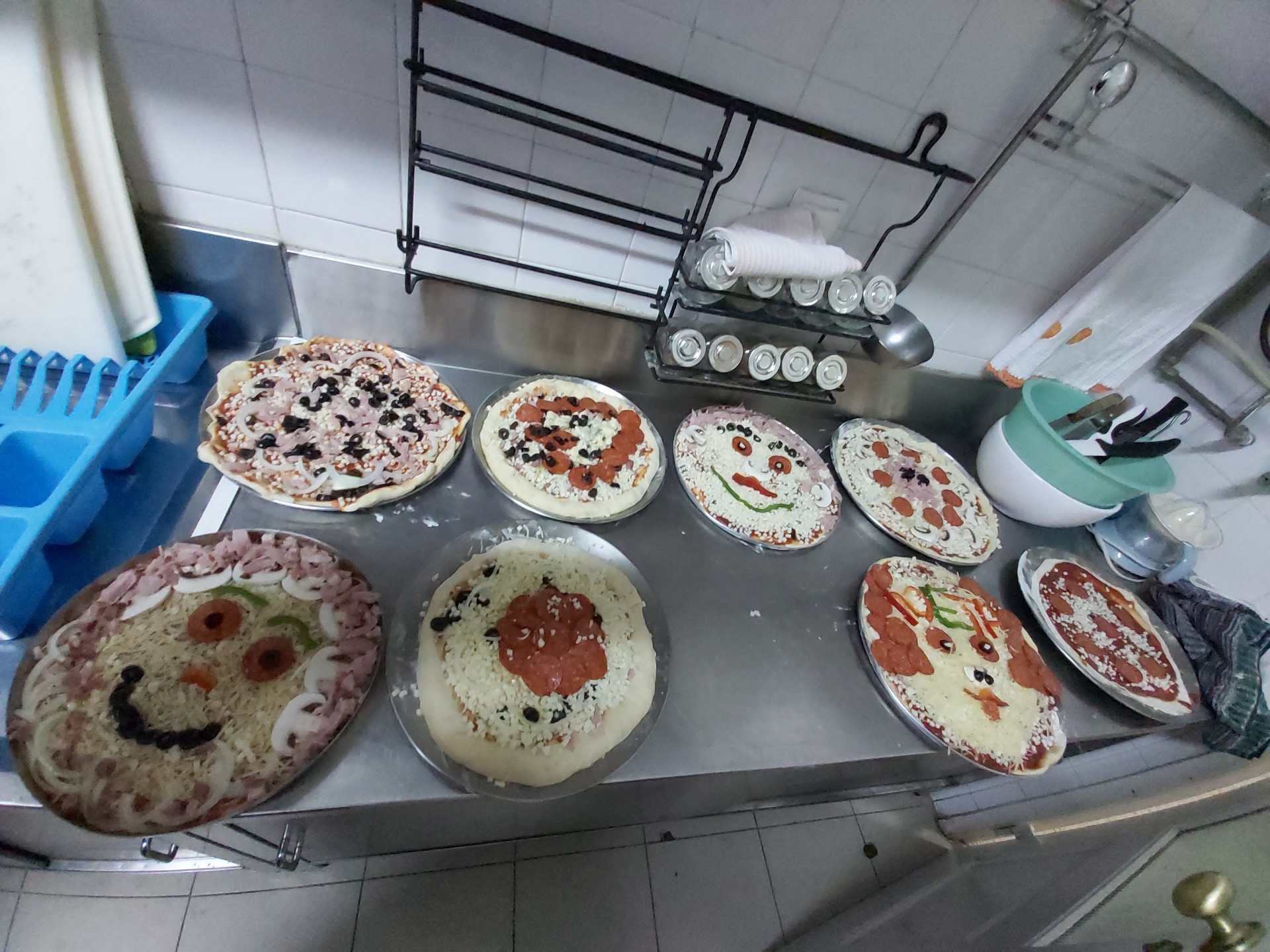 Pizza making activity