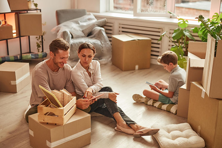 family-in-new-house-2021-10-04-23-38-54-utc-min.jpg