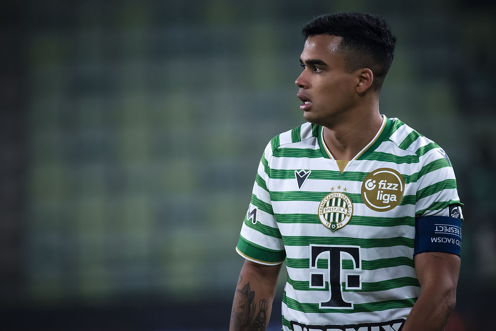 El jugador del Ferencváros TC Cadu durante el desarrollo del partido. Foto: (Javier Zambrano).