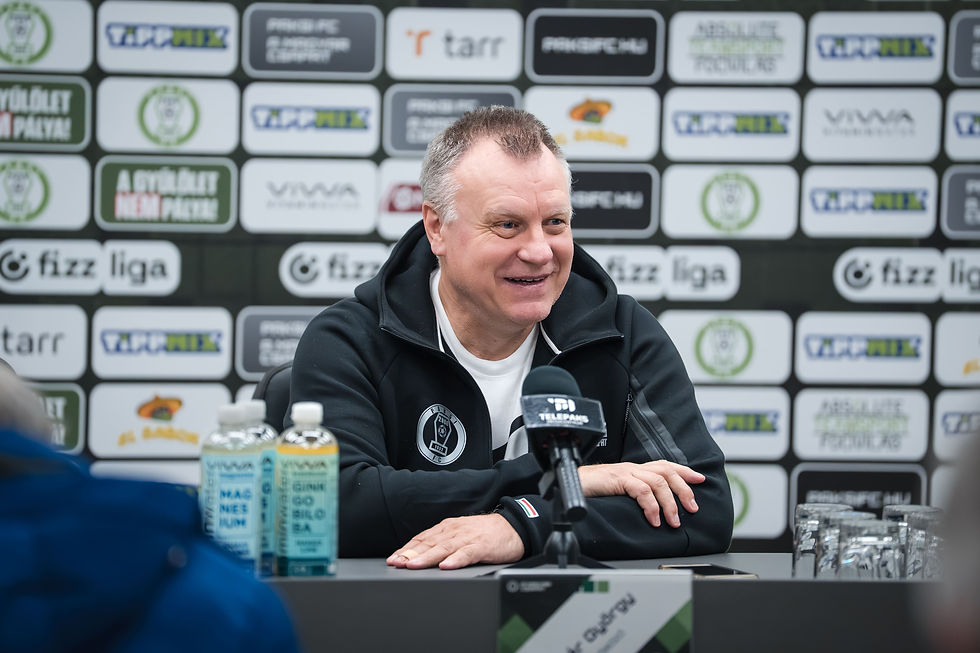 Rueda de prensa del DT del PAKSI SE György Bognár. Foto: (Javier Zambrano).