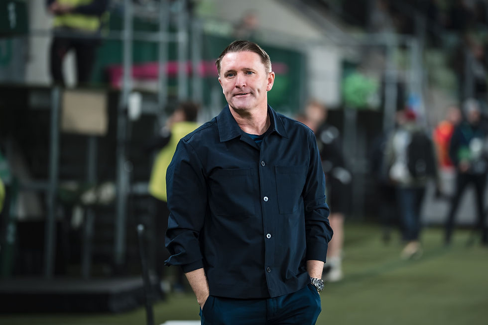 DT del Ferencváros TC Robbie Keane en la previa al partido. Foto: (Javier Zambrano).