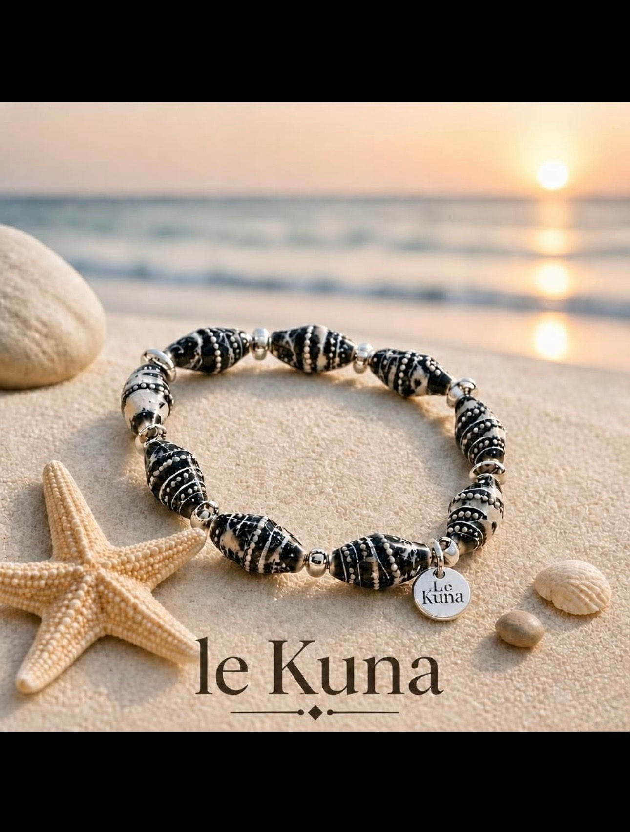 Bracelet Le Trésor des Marées – perles en terre bleues, fait main par Kuna, vue 2