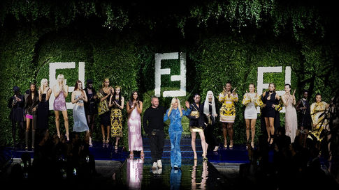 #FENDACE – “Cú nổ lớn” từ hai đế chế thời trang Ý đình đám Fendi và Versace