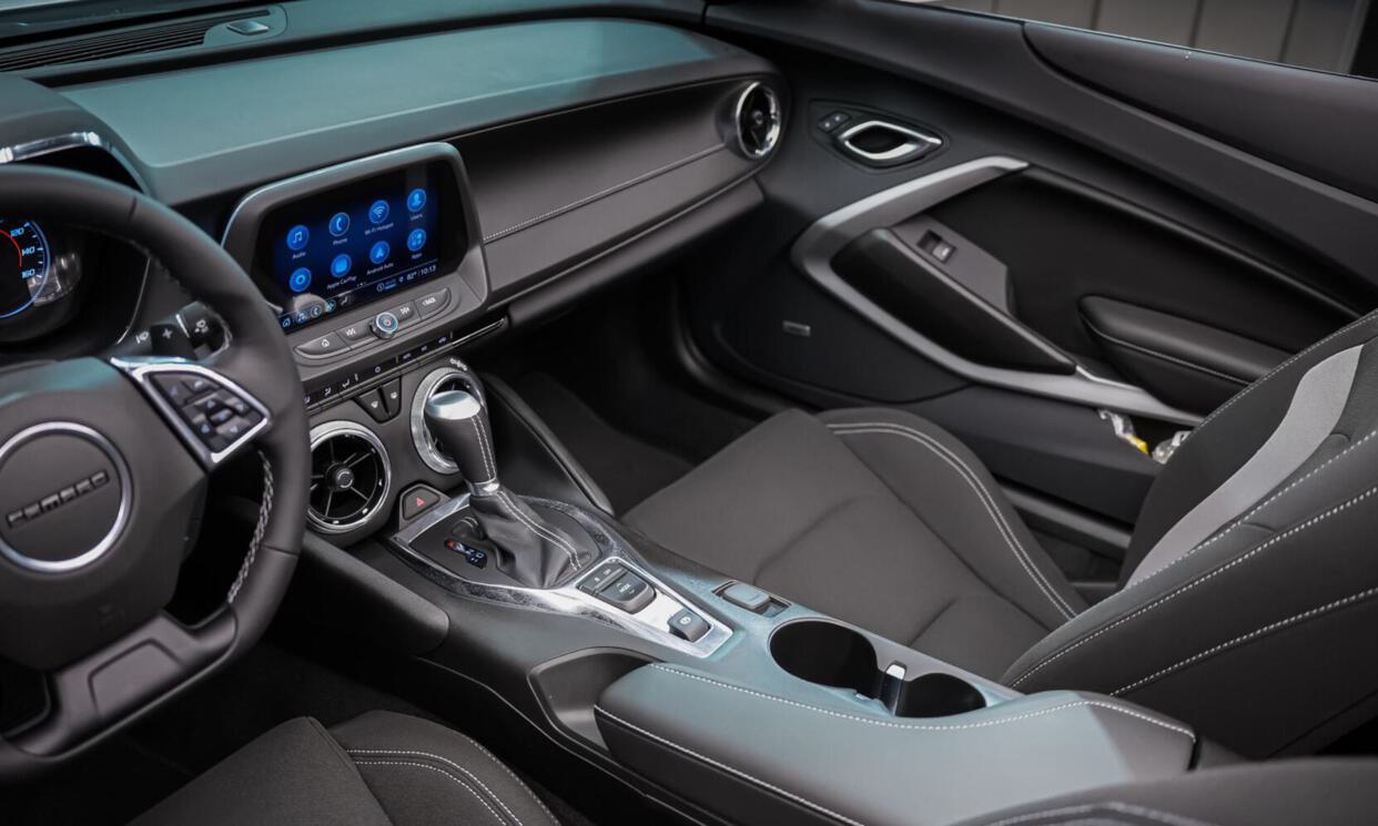 2024 Chevrolet Camaro LT1, view 3