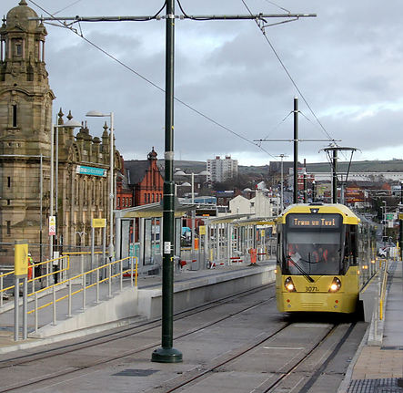 Oldham_Mumps_Metrolink_station-Geograph-3808802_edited.jpg