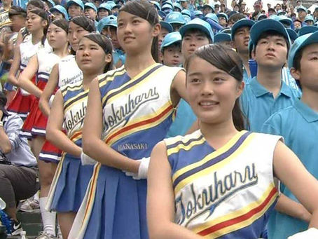 甲子園高校野球女子高生チアガールのパンチラ 笑顔、ミニスカート
