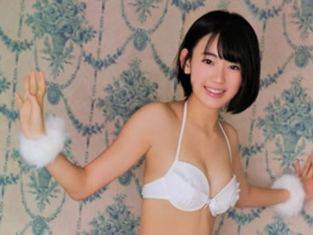 HKT48の宮脇咲良ちゃんと兒玉遥ちゃんのビキニ