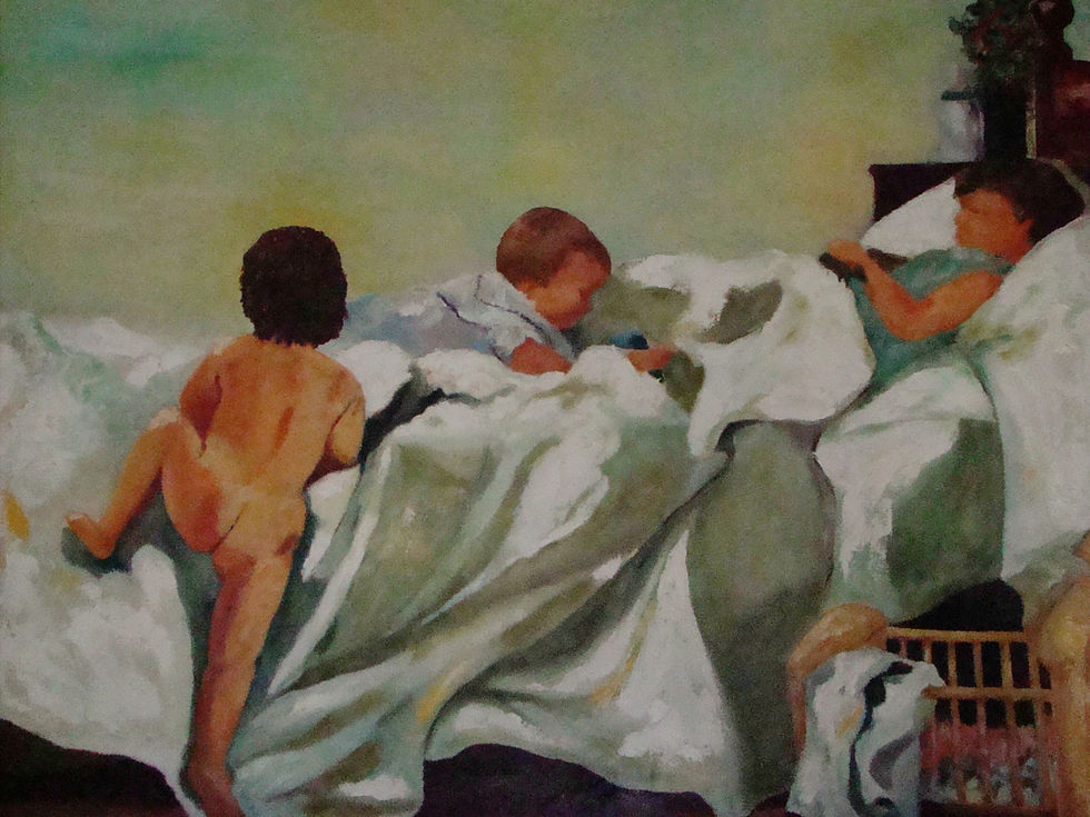 Niños jugando en la cama