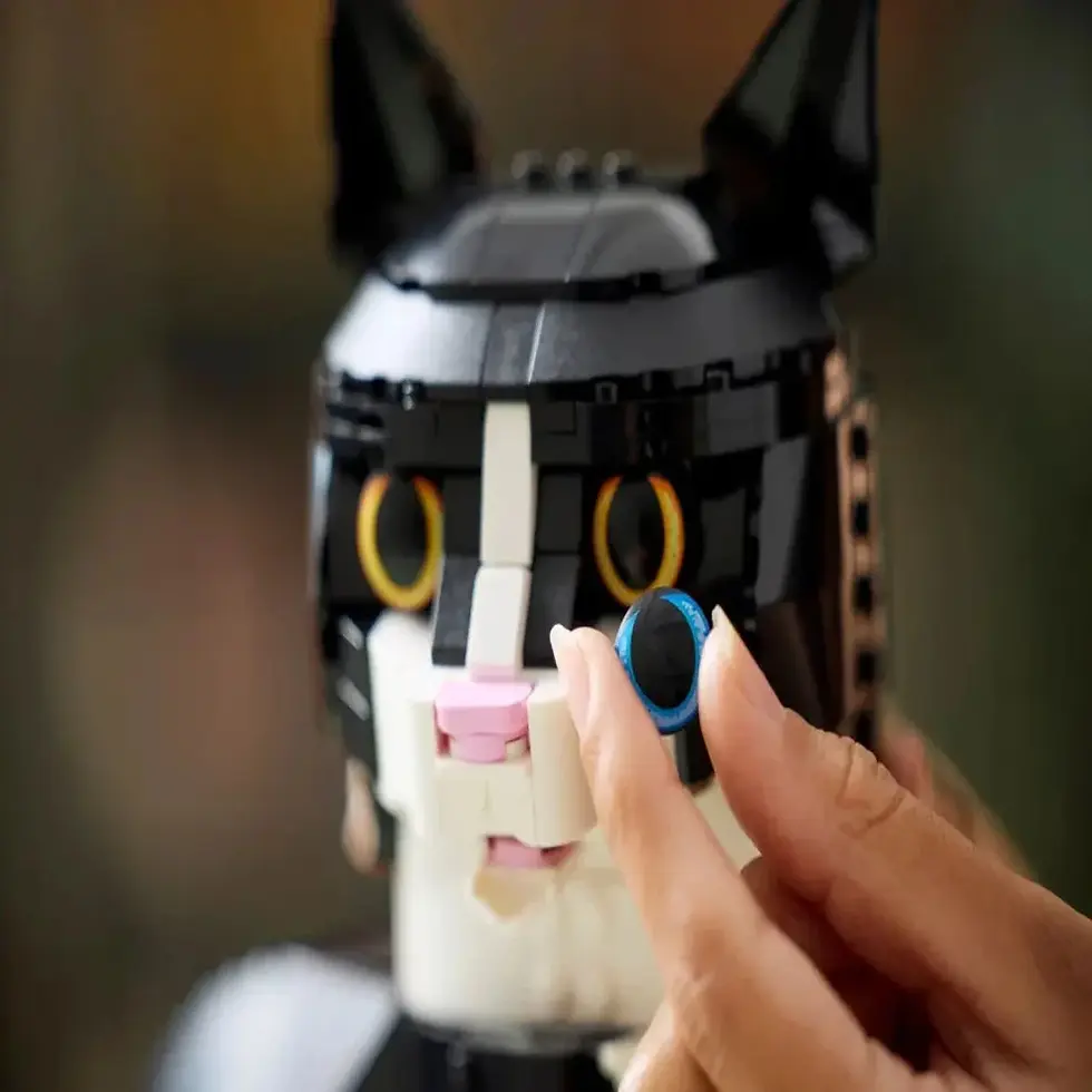 Thumbnail: Lego 21349 Ideas Tuxedo Cat (1710 Pieces)