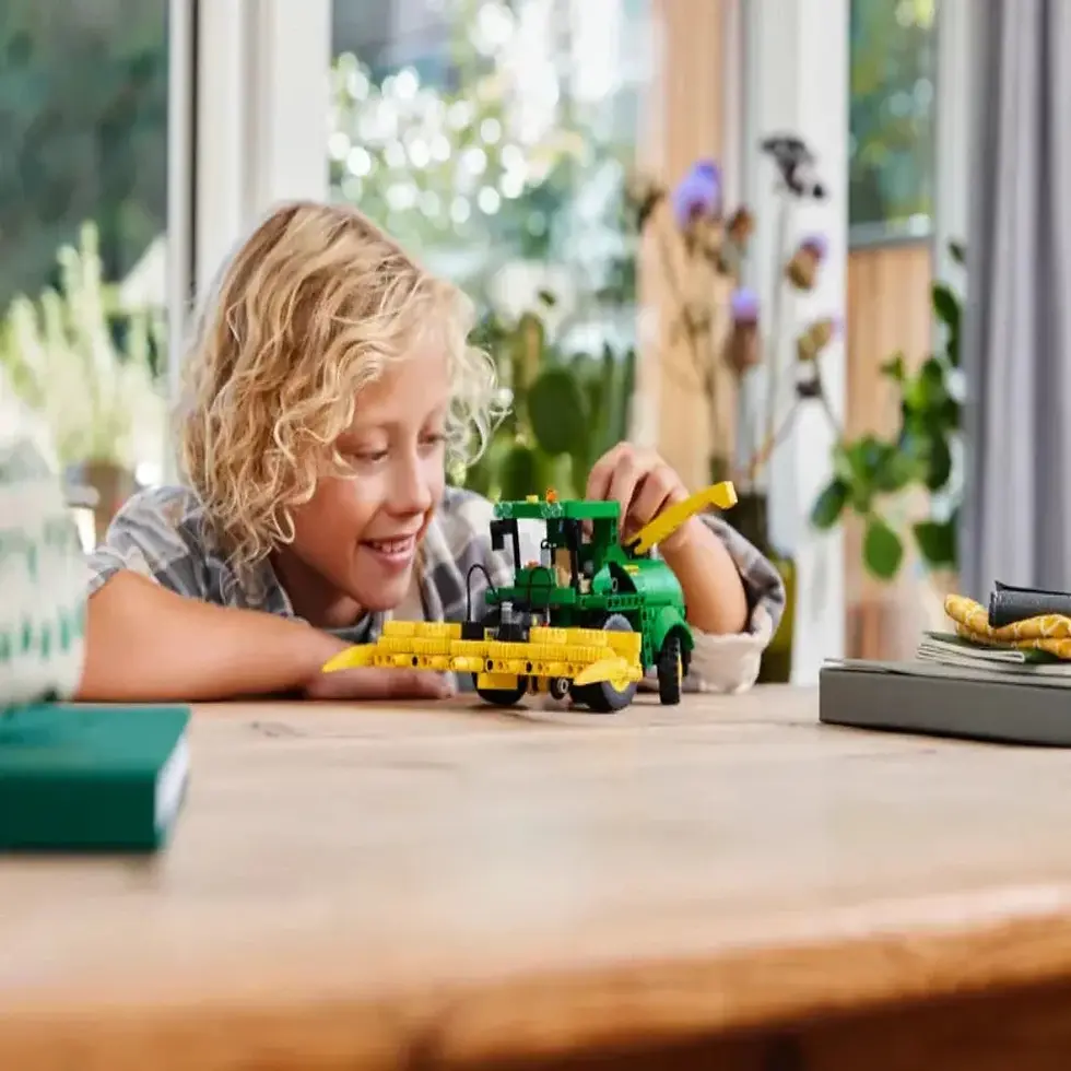 Thumbnail: Lego 42168 Technic John Deere 9700 Forage Harvester - 559 Pieces