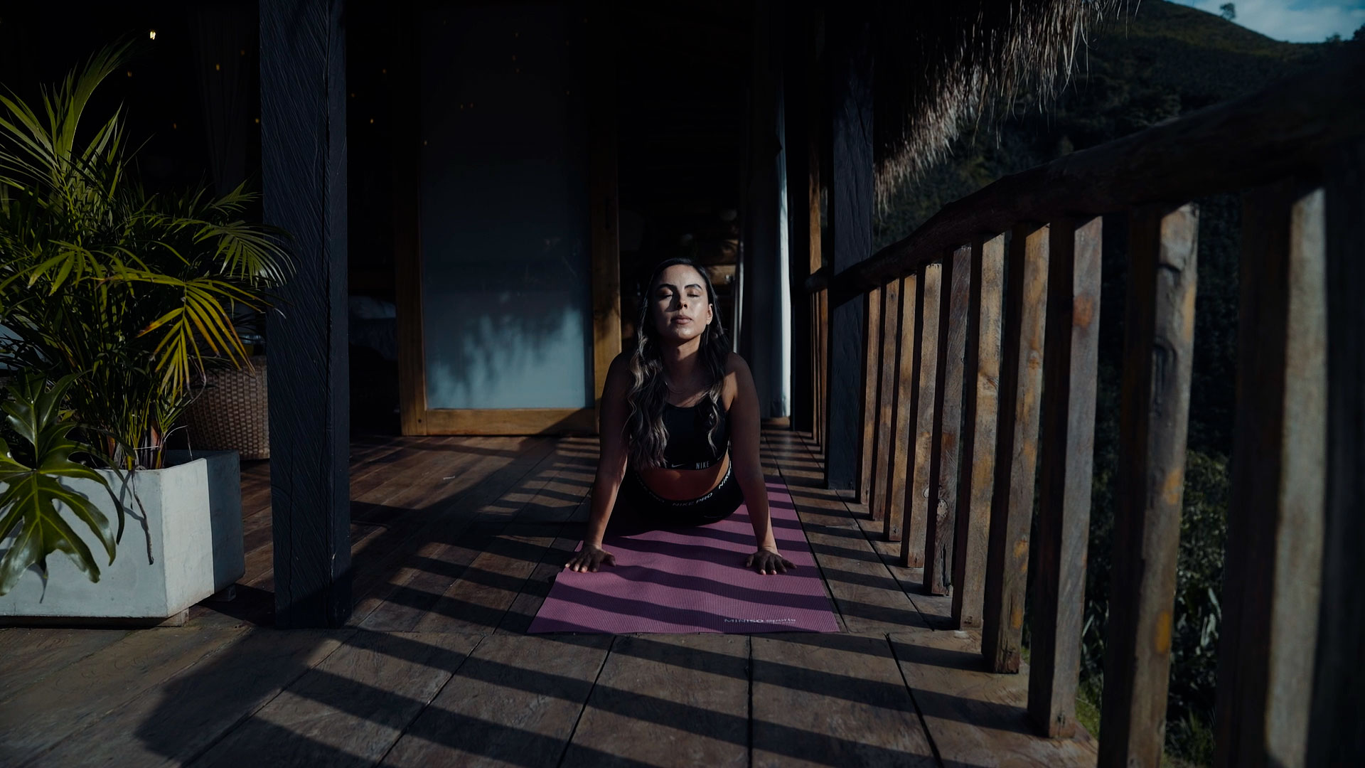 Conecta cuerpo y mente con Hatha Yoga y Sound Healing: relájate y renueva tu energía.