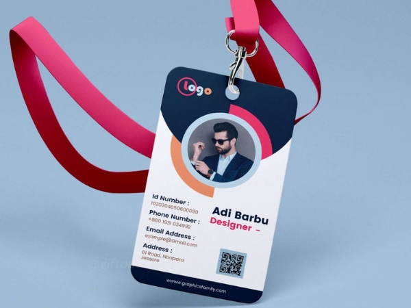 Mẫu thẻ nhân viên ép nhũ đi kèm dây đeo in logo thương hiệu