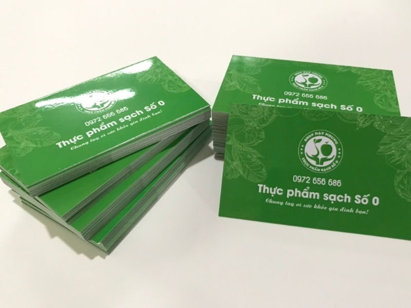 Name card cán màng bóng với tone xanh chủ đạo, truyền tải thông điệp sạch, an toàn