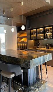 Mesa desayunador alta carpintería marmol