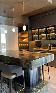 Mesa desayunador alta carpintería marmol