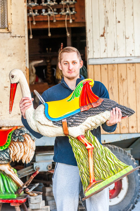 Mann häte Storch, ein Reitschulegefährt