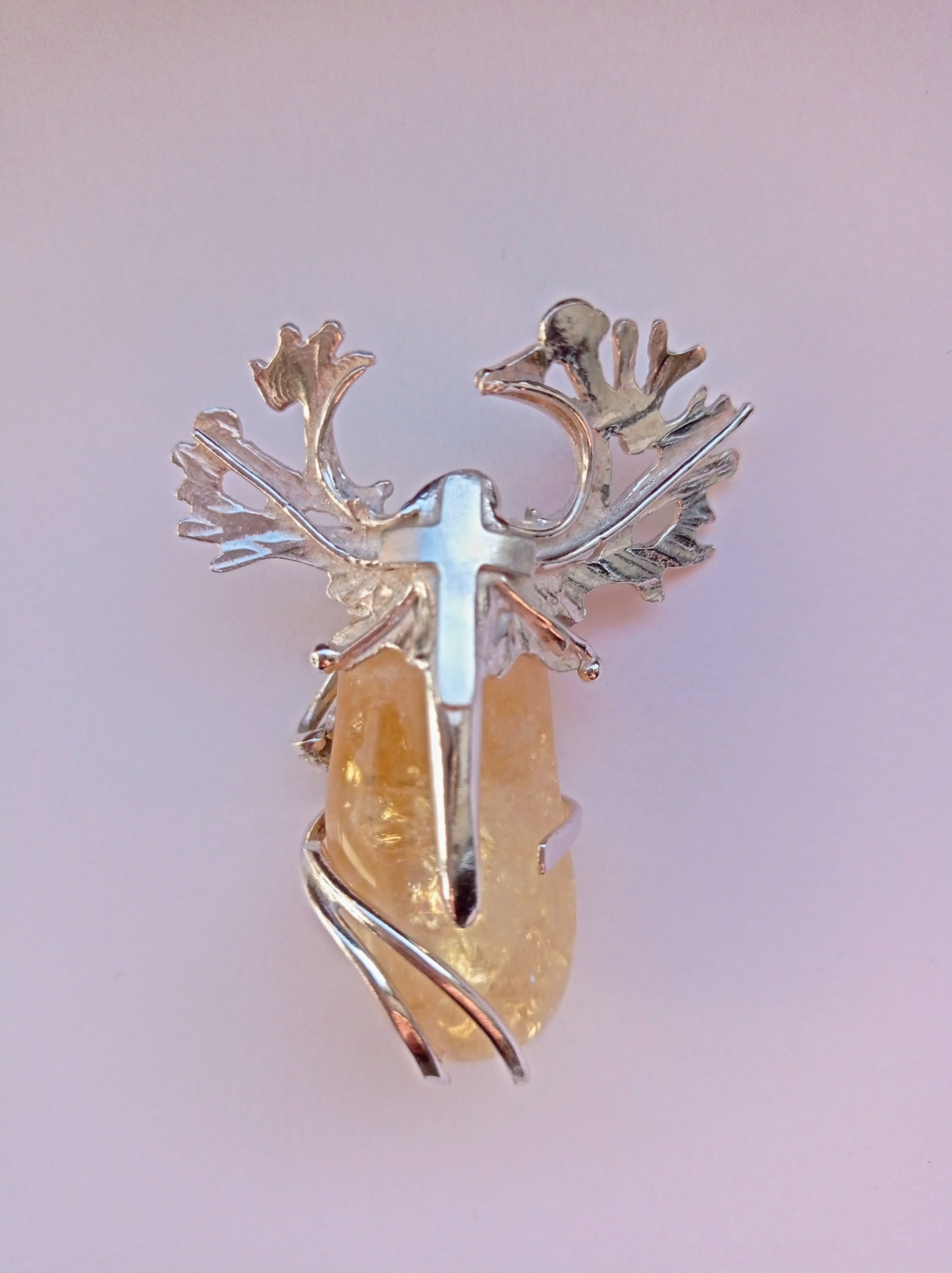 Pingente de asas de anjo de prata e cristal de rocha