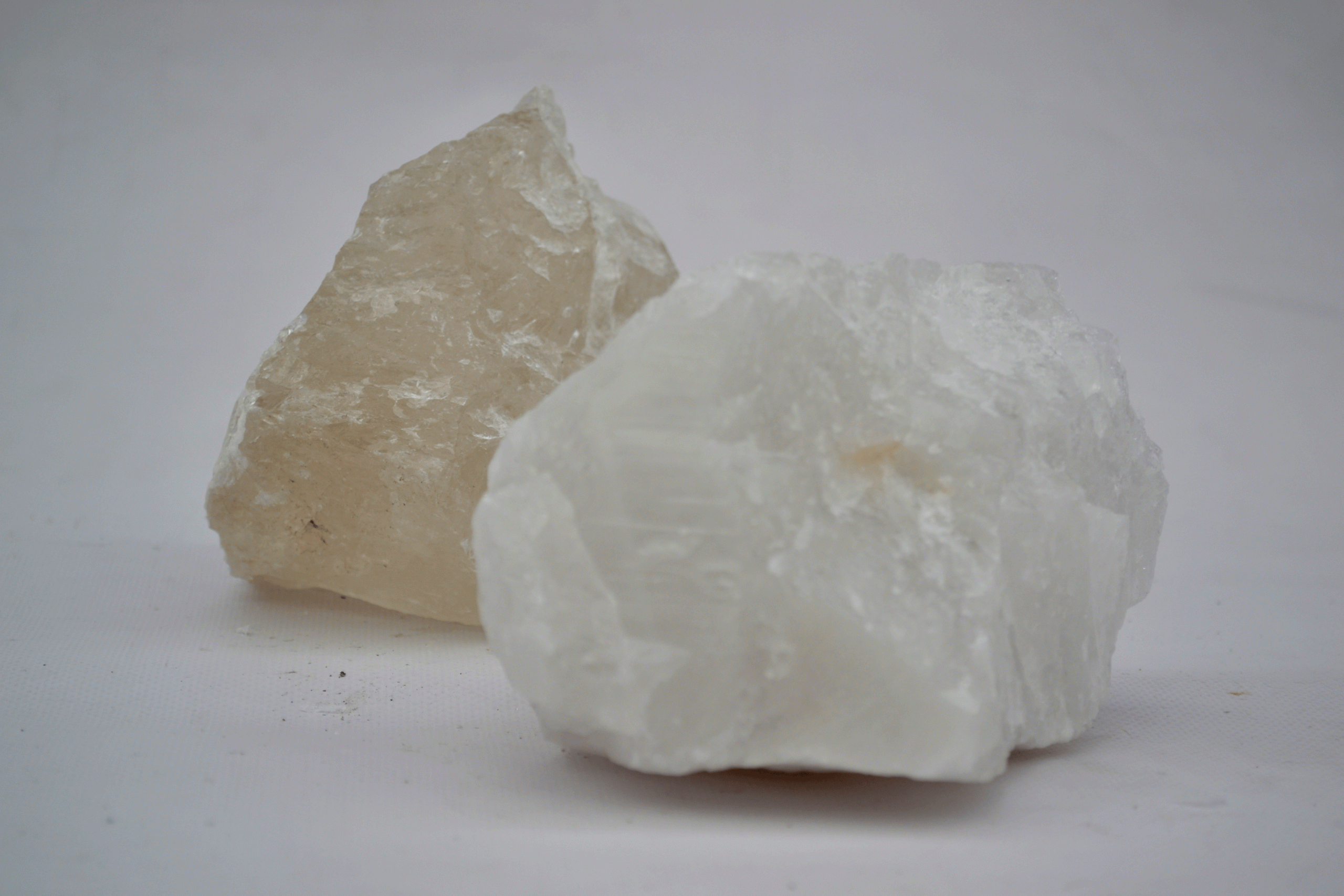 Bergkristal-edelsteen-1.5kg.-minigaas-370-stenen-scaled.gif
