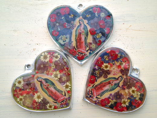 サムネイル： 30%OFF グアダルペのマリア・ピューター&レ ジン製お花クロス＆ハート