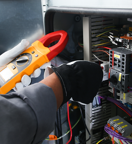 _Service Technician Measuring GA22VSD+ IMG_1057-30 (1).png
