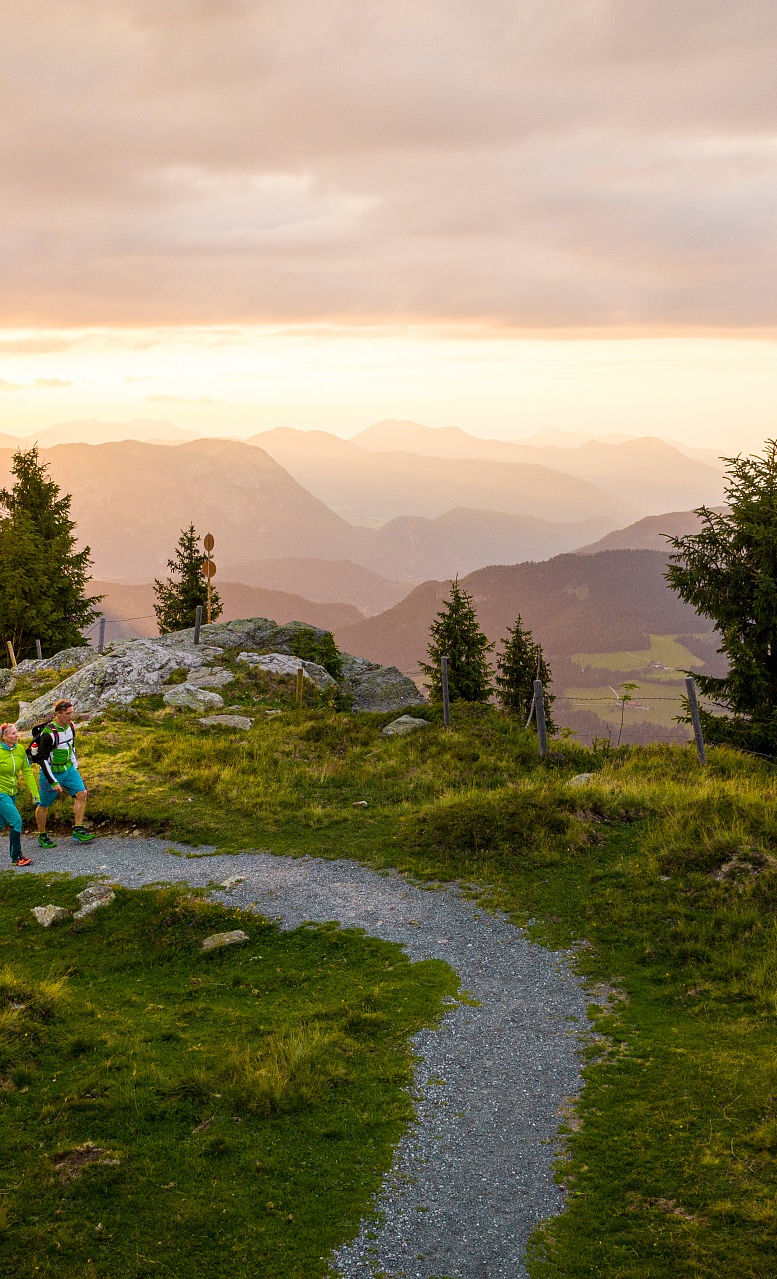 hd-Wandern-mit-Abendrot-Scheffau-Foto-St