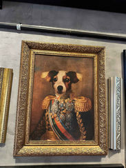 
Retrato Perro Victoriano
Reproducción de retrato de pintura antigua con vestimenta de época y rostro de perro.
La imagen está patinada, craquelada y se le aplica un barniz especial para darle un efecto

de obra antigua. 
El importante marco en terminación dorado antique, ancho, labrado y de estilo francés,

está realizado en material ecológico (no madera).
Ideal para destacar tus ambientes con un cuadro clásico que atrae las miradas

con su original motivo.