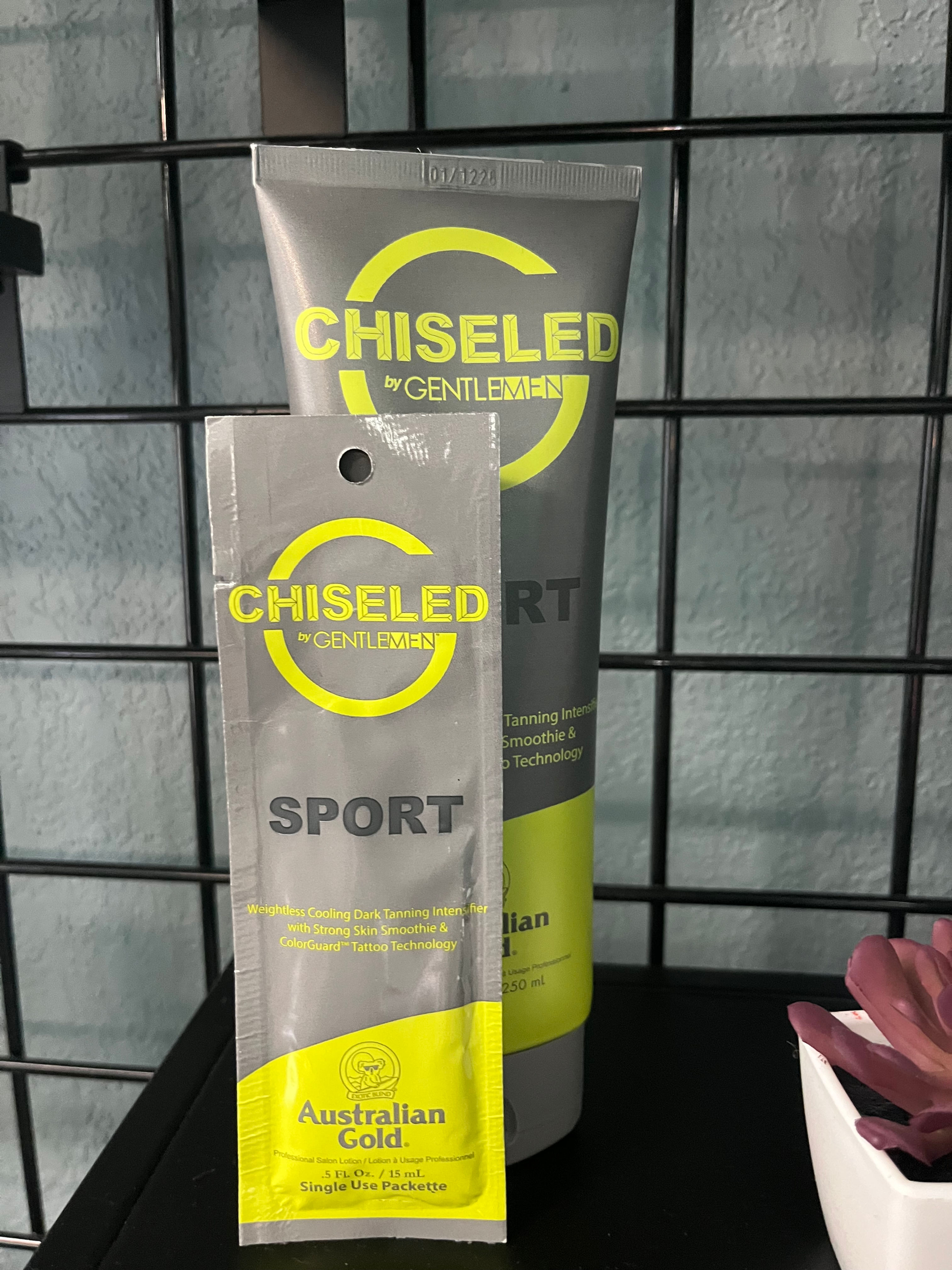 Chiseled by G Gentlemen Weightless Cooling Dark Tanning Intensifier