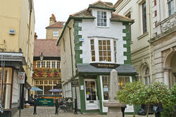 Windsor crookiest house.jpg