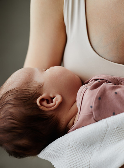 newborn-sleeping-peacefully-in-mothers-arms-2026-03-20-03-20-36-utc.jpg