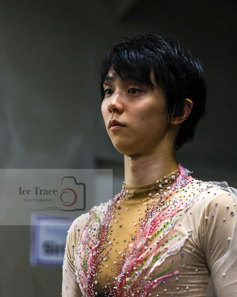 会見場に到着された
羽生結弦さん