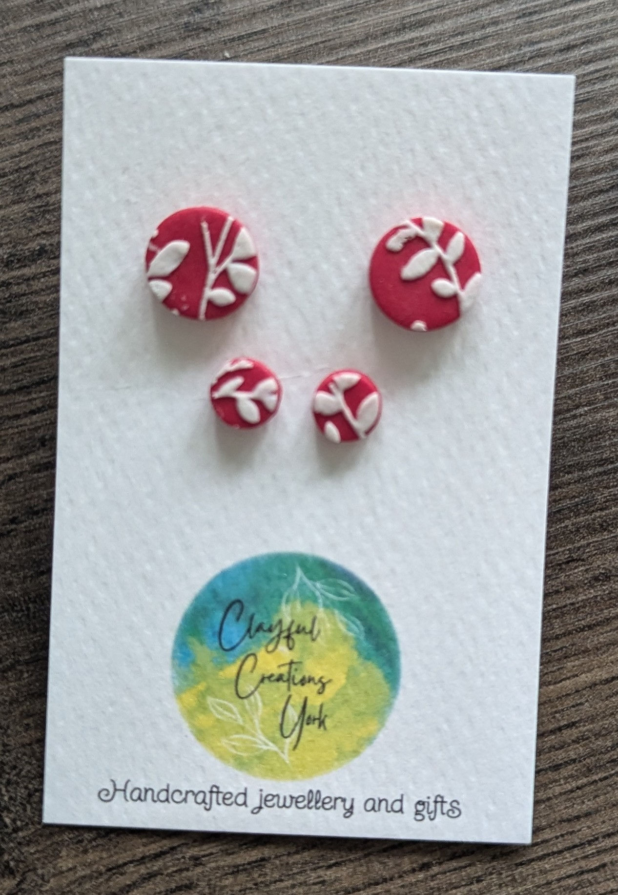 Red and white floral stud pack