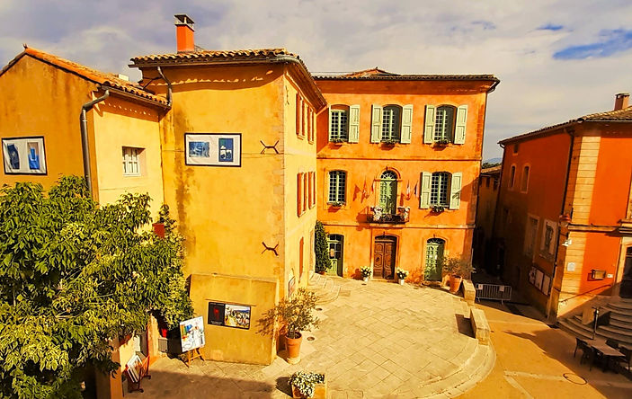 Traditional stone houses in Roussillon painted in bright yellow and red ochre, showing the natural earth colours that inspire Harry MC’s handmade pigments.