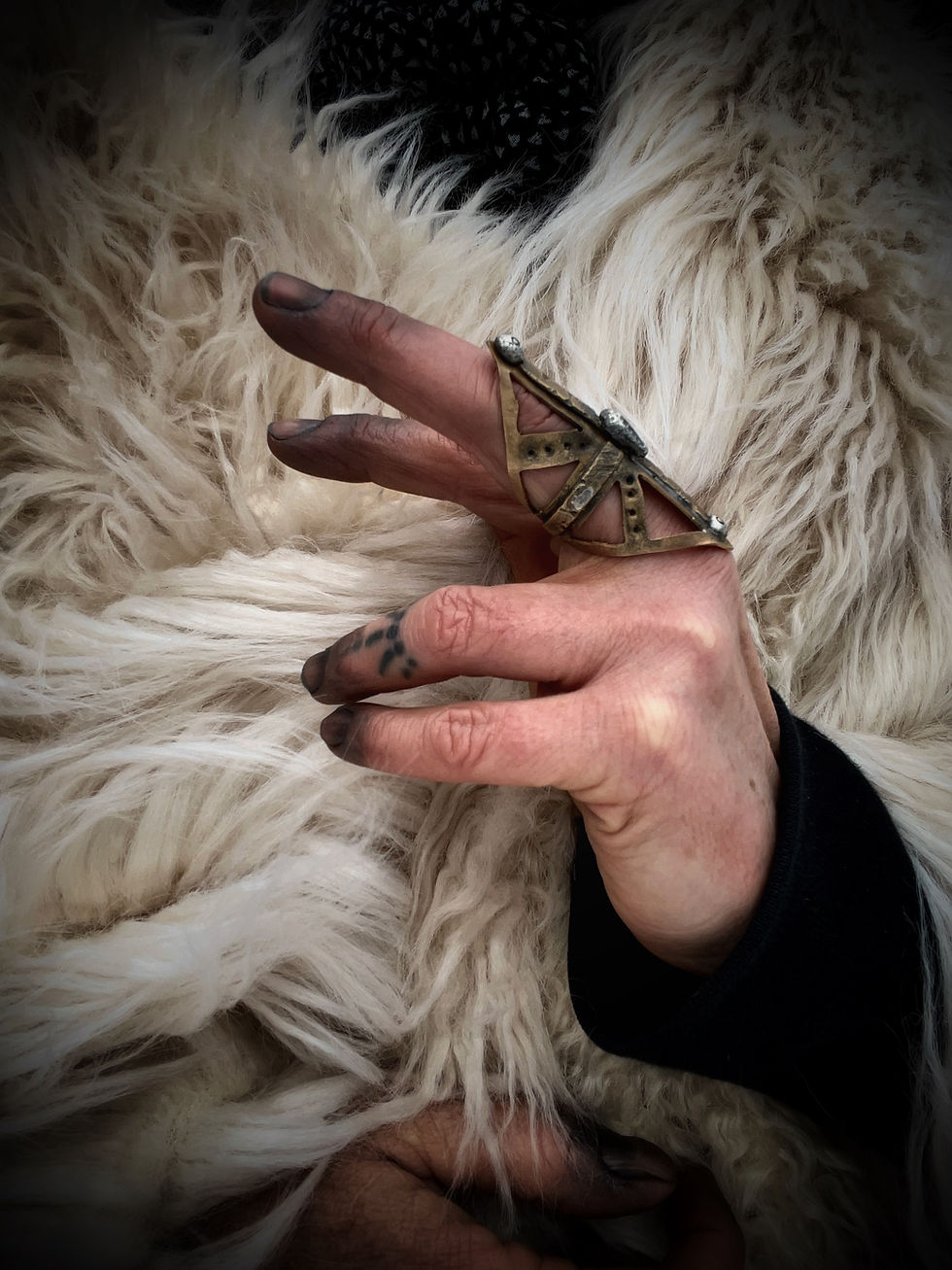 Thumbnail: Relic Finger Armor Brass