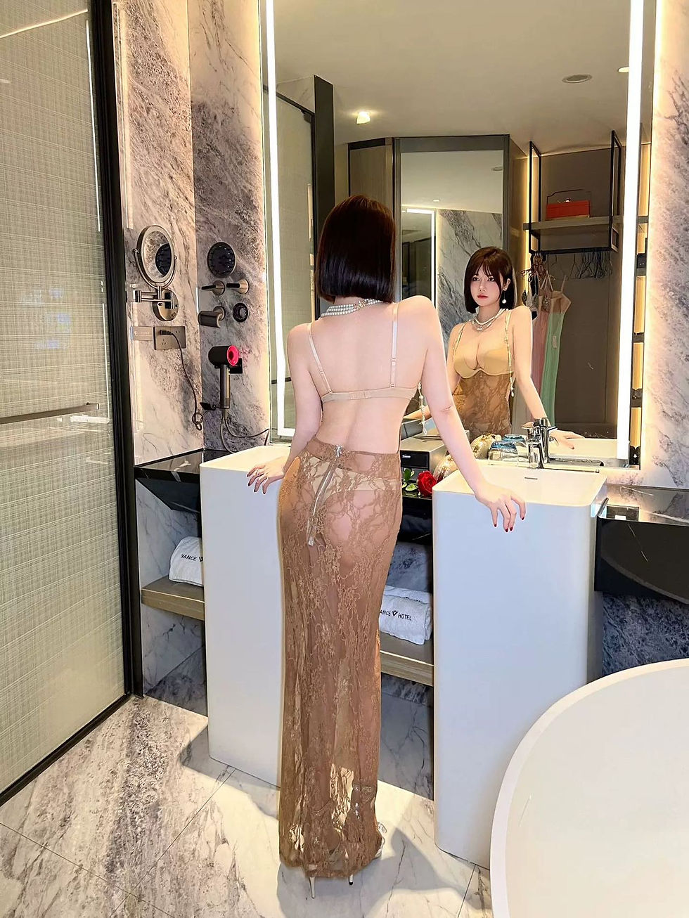 Thumbnail: U型杯蕾丝吊带开叉长裙
