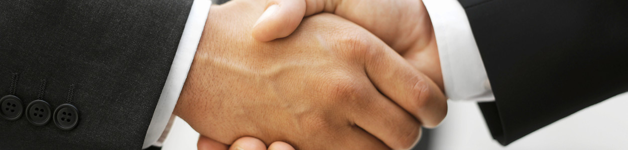 Deux hommes Poignée de main