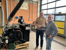 DGS (Diesel- und Getriebeservice, Mainz) übergibt der Gewerbeschule Breisach einen Hyundai-Schulungsmotor