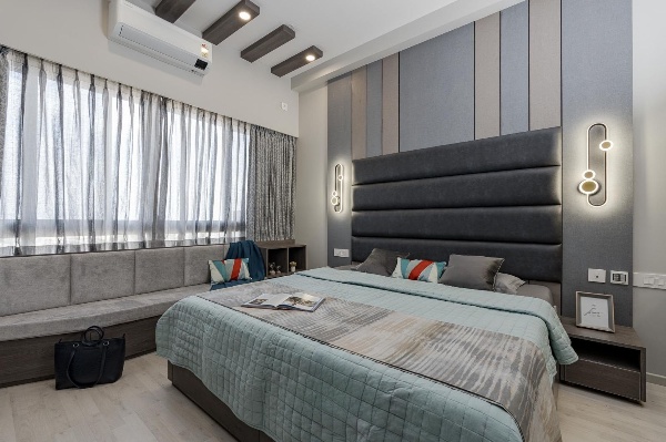 Peninsula Heights interior
