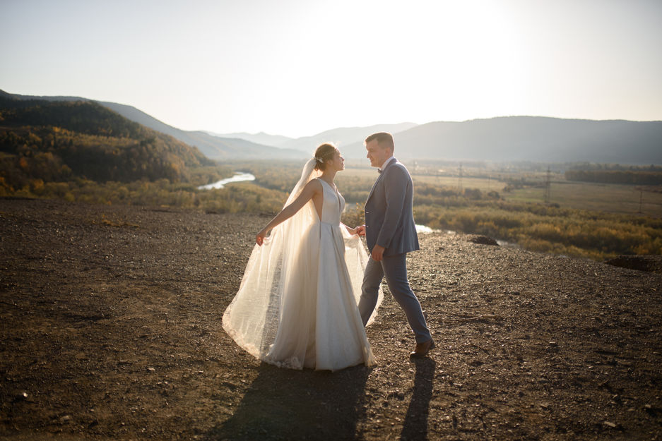 wedding-photo-session-of-the-bride-and-groom-in-th-2021-09-01-15-25-57-utc.jpg