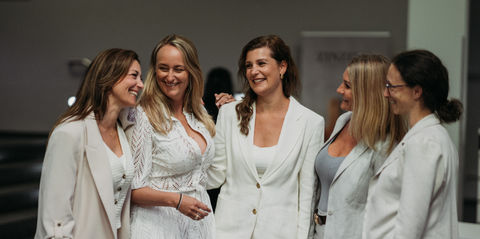 Founderin Pia Czech mit Team - Network-Marketing | Pia Czech