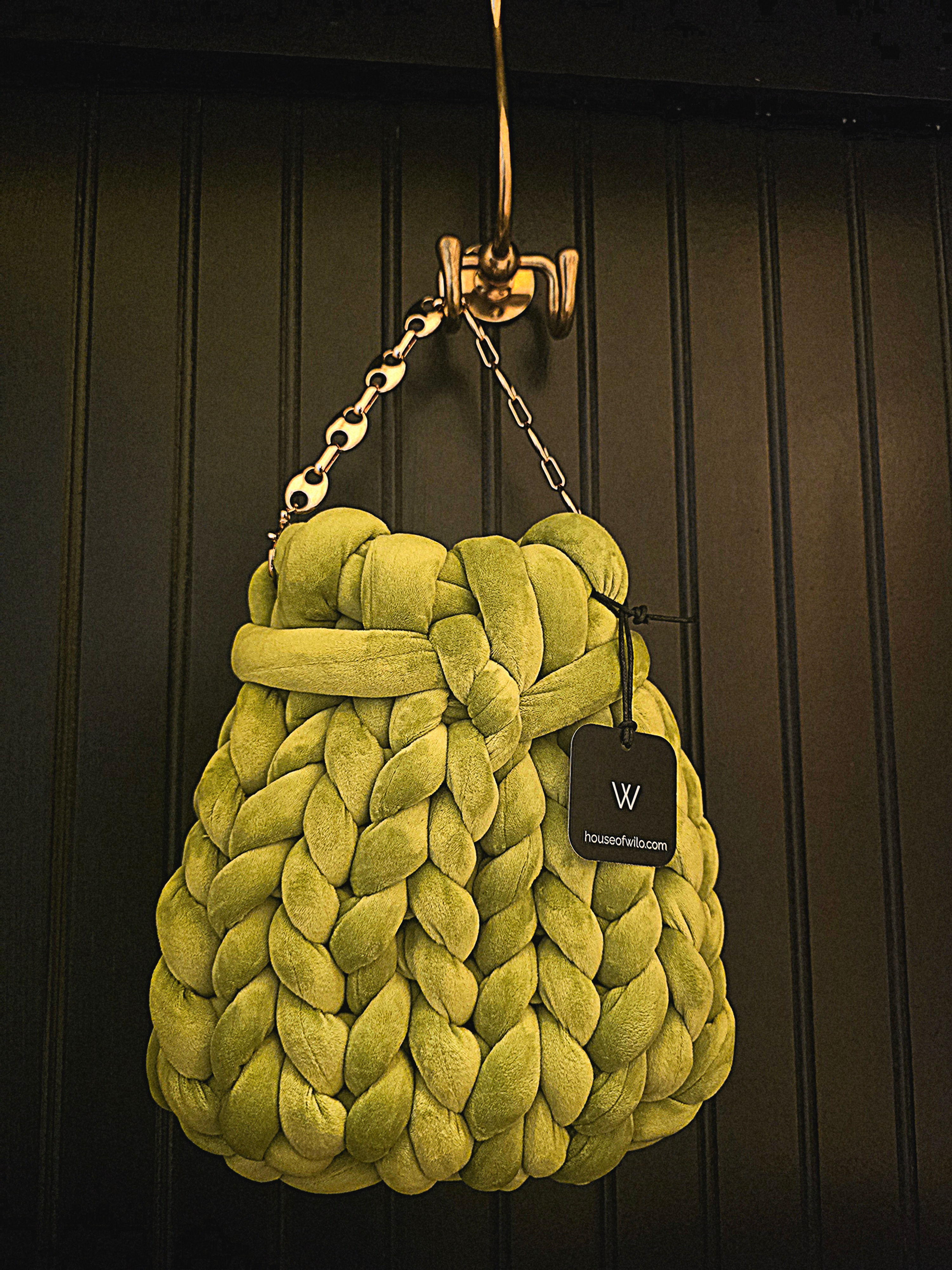 The Wilo Knot No. 1 (shown in AKA green) 